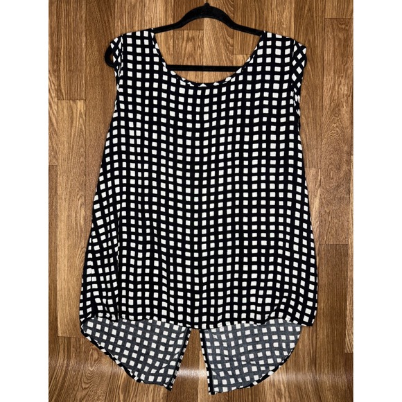 GAP Tops - Gap Women's Sleeveless Black & White Geometric Print Flowy Tunic Top XL